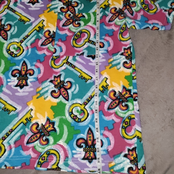 In Charge | VINTAGE MARDI GRAS SHORT SLEEVE T-SHIRT WITH SHOULDER PADS  ONE SIZE - Picture 14 of 15